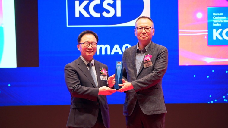 11번가가 한국능률협회컨설팅이 주관하는 ‘한국산업의 고객만족도(KCSI)’ 조사에서 오픈마켓 부문 15년 연속 1위에 올랐다.